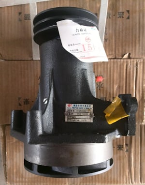 Водяная помпа двигателя WD615   